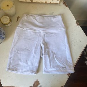 ALO YOGA biker shorts